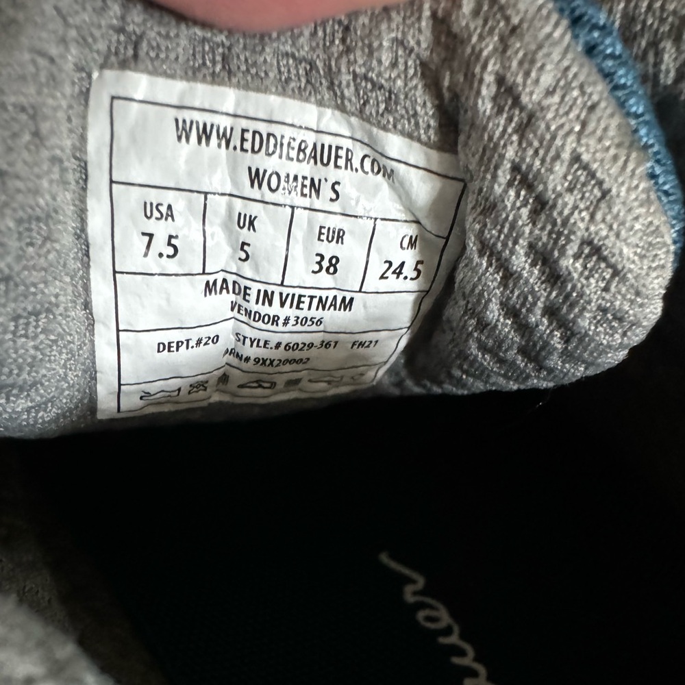 Women’s size 7.5 hiking shoes. Gently used. Eddie Bauer.